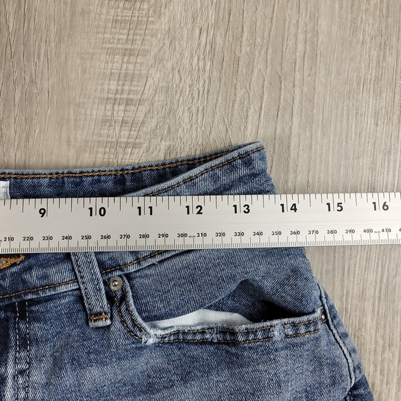 Denizen by Levi's High Rise Shorts Raw Hem - Picture 7 of 8